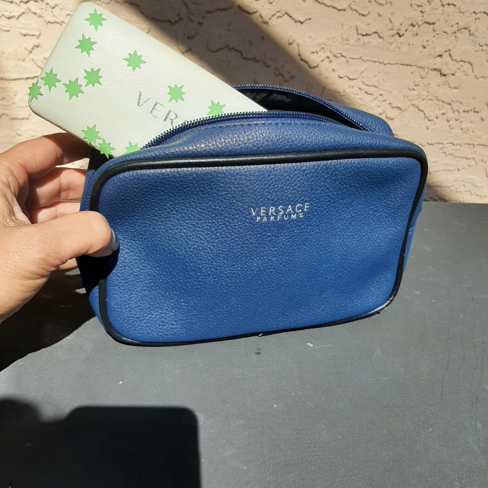 VERSACE Travel 2 Pc Set - Picture 5 of 7